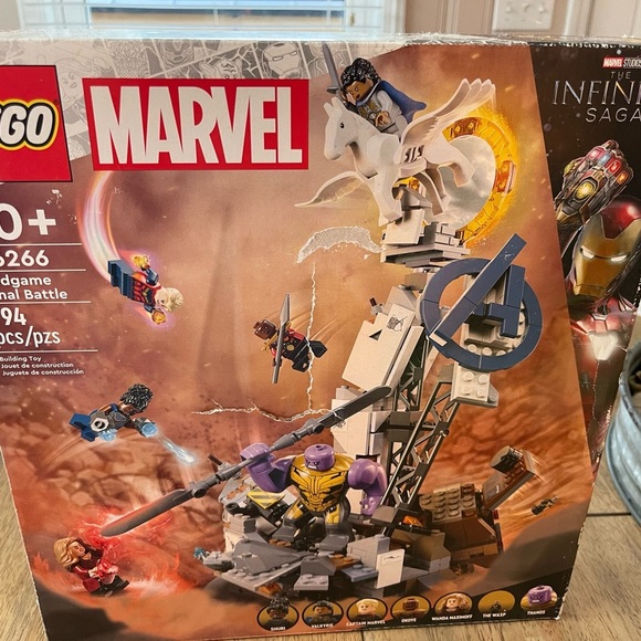 LEGO Marvel Infinity Saga Battle Set with Purple and Blue - Picture 1 of 1